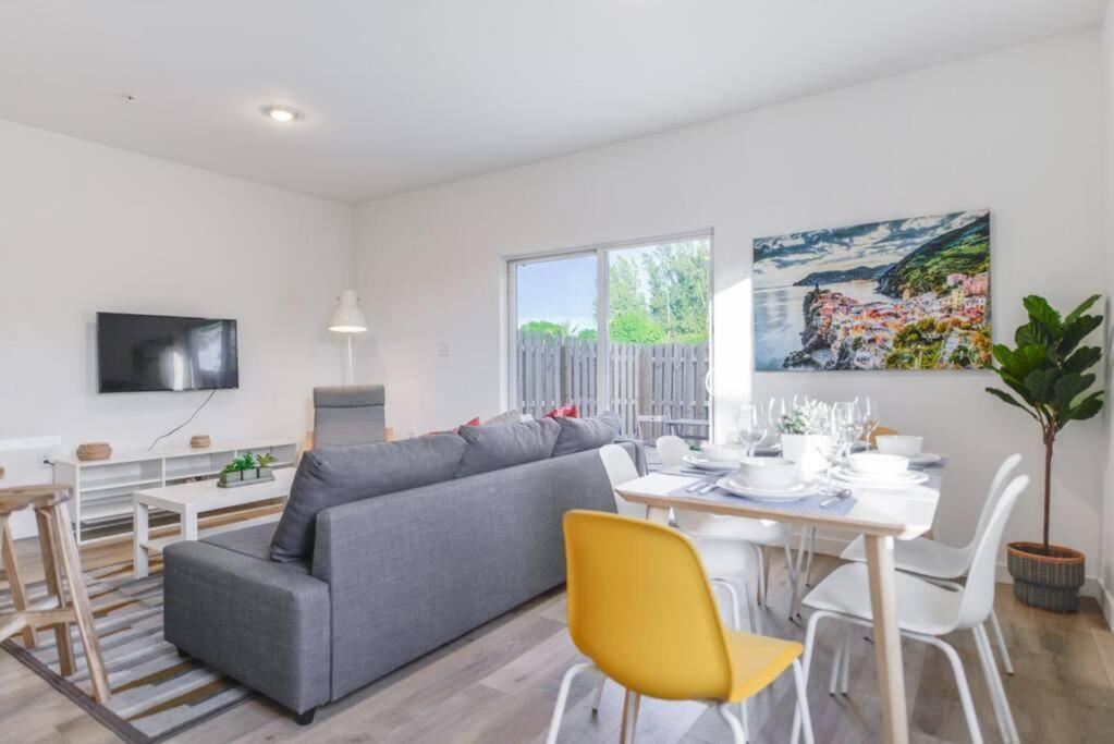 마이애미 Amazing Town House 15 Min From The Beach Wfree Parking 빌라 외부 사진