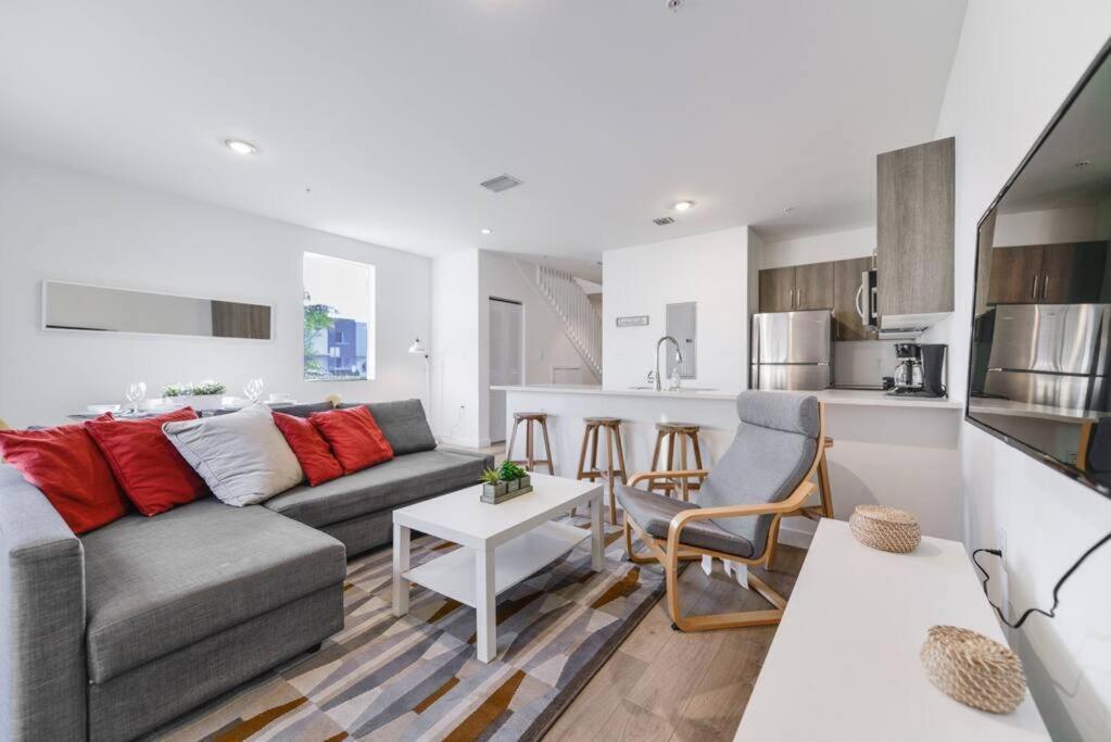 마이애미 Amazing Town House 15 Min From The Beach Wfree Parking 빌라 외부 사진