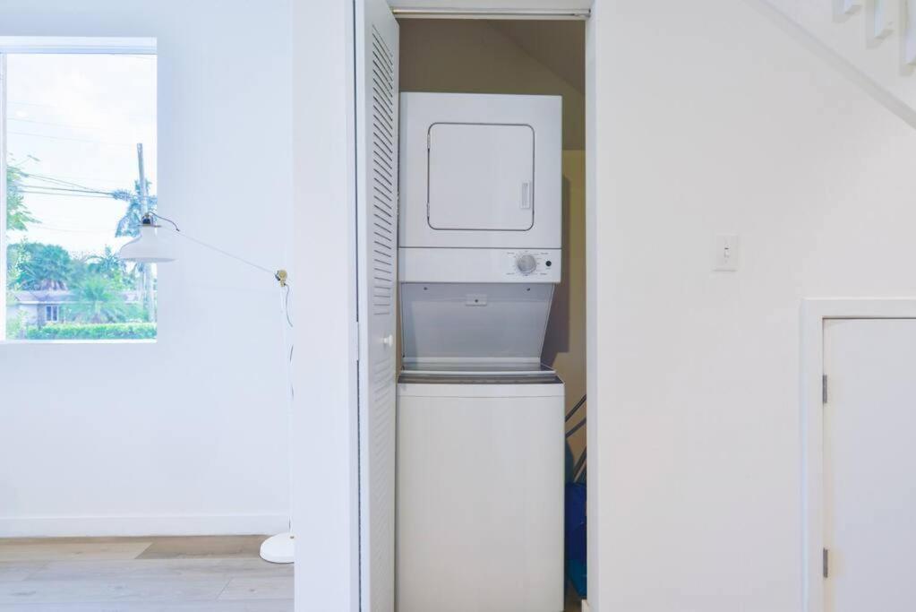 마이애미 Amazing Town House 15 Min From The Beach Wfree Parking 빌라 외부 사진