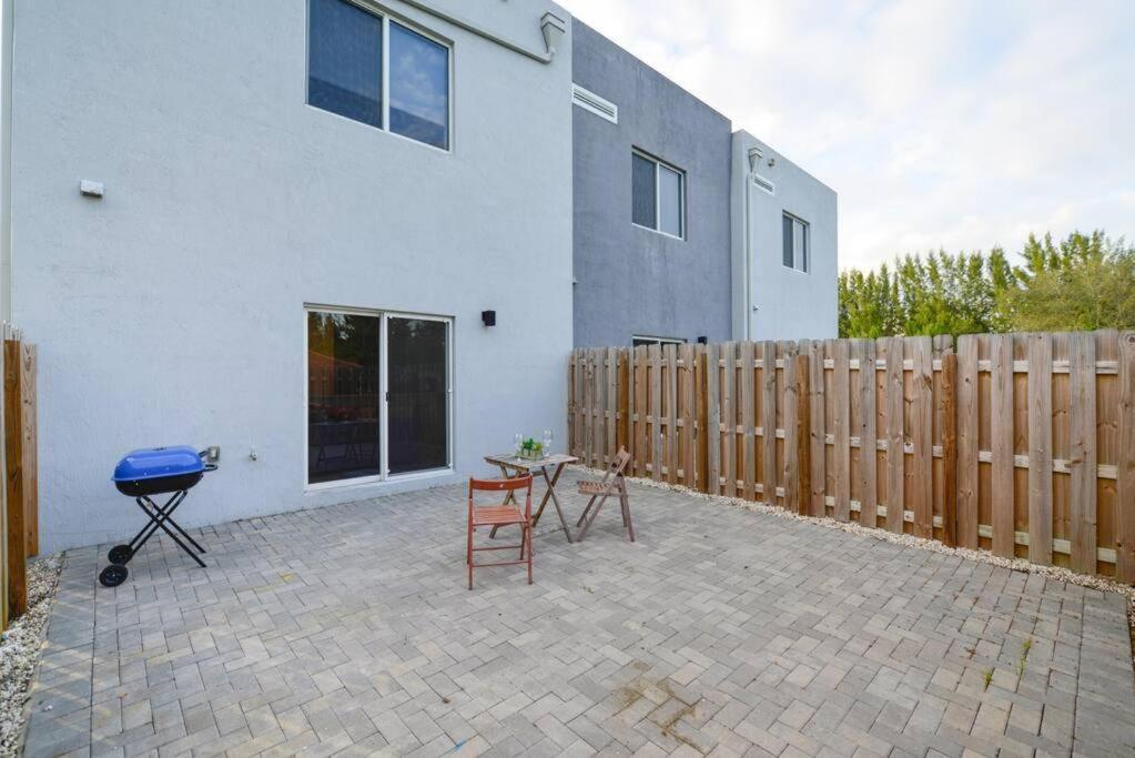 마이애미 Amazing Town House 15 Min From The Beach Wfree Parking 빌라 외부 사진